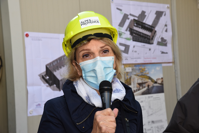 Patricia Granet Brunello lors de la visite du chantier du gymnase du collège Maria Borrély à Digne-les-Bains